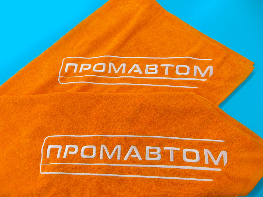 Вишивка на рушниках і пледах