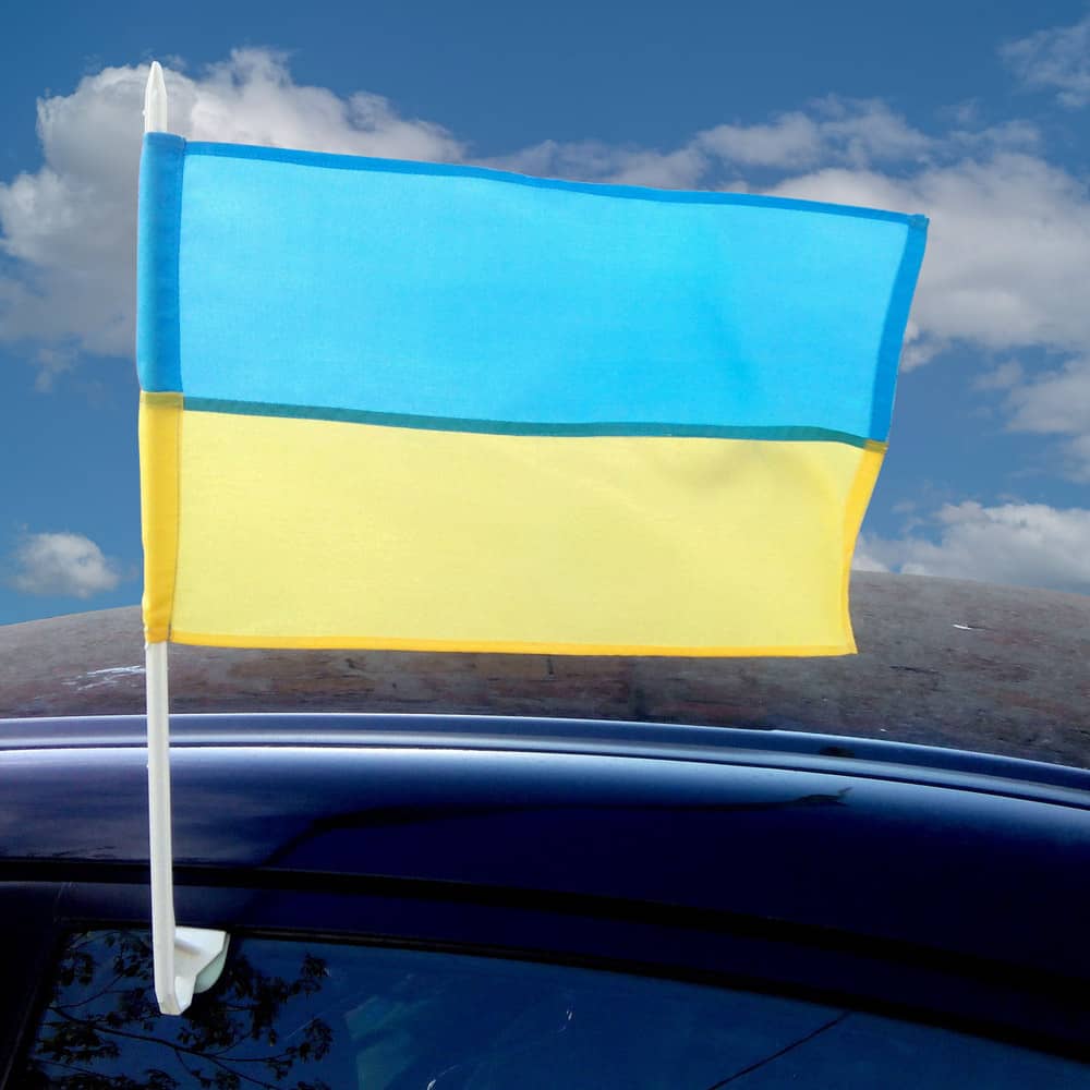 ПРАПОР УКРАЇНИ НА МАШИНУ