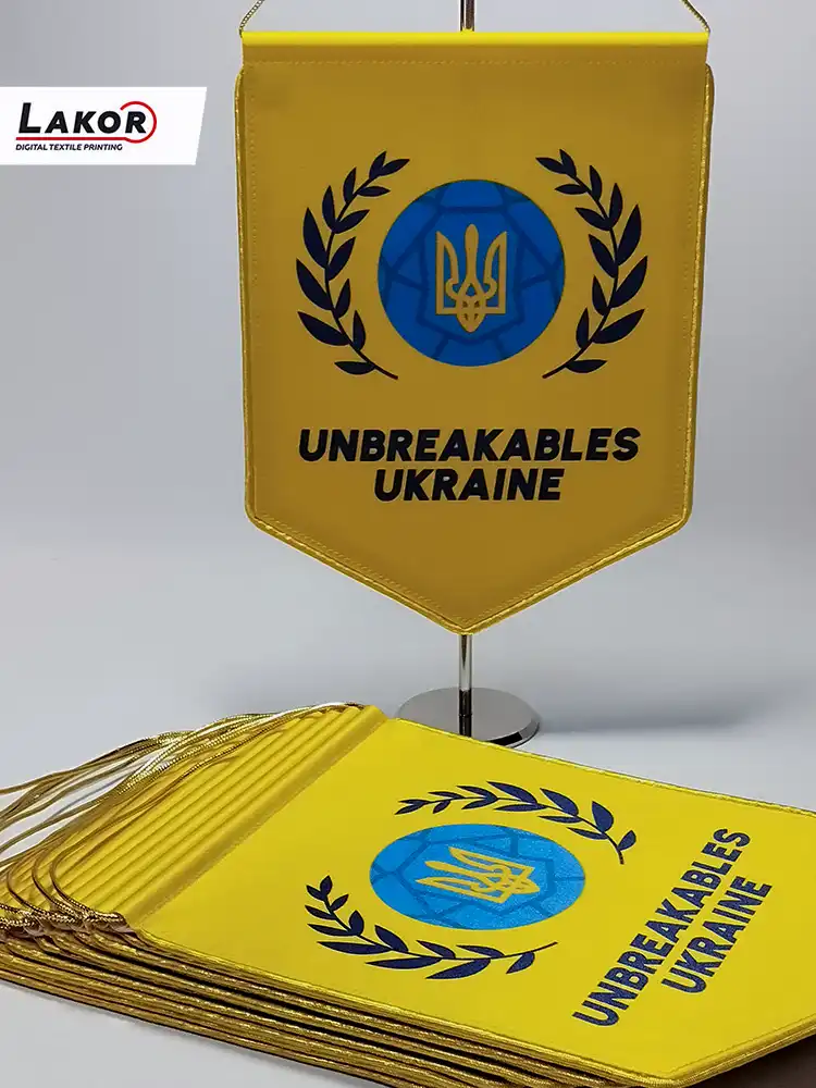 Виготовлення вимпелів на настільній підставці